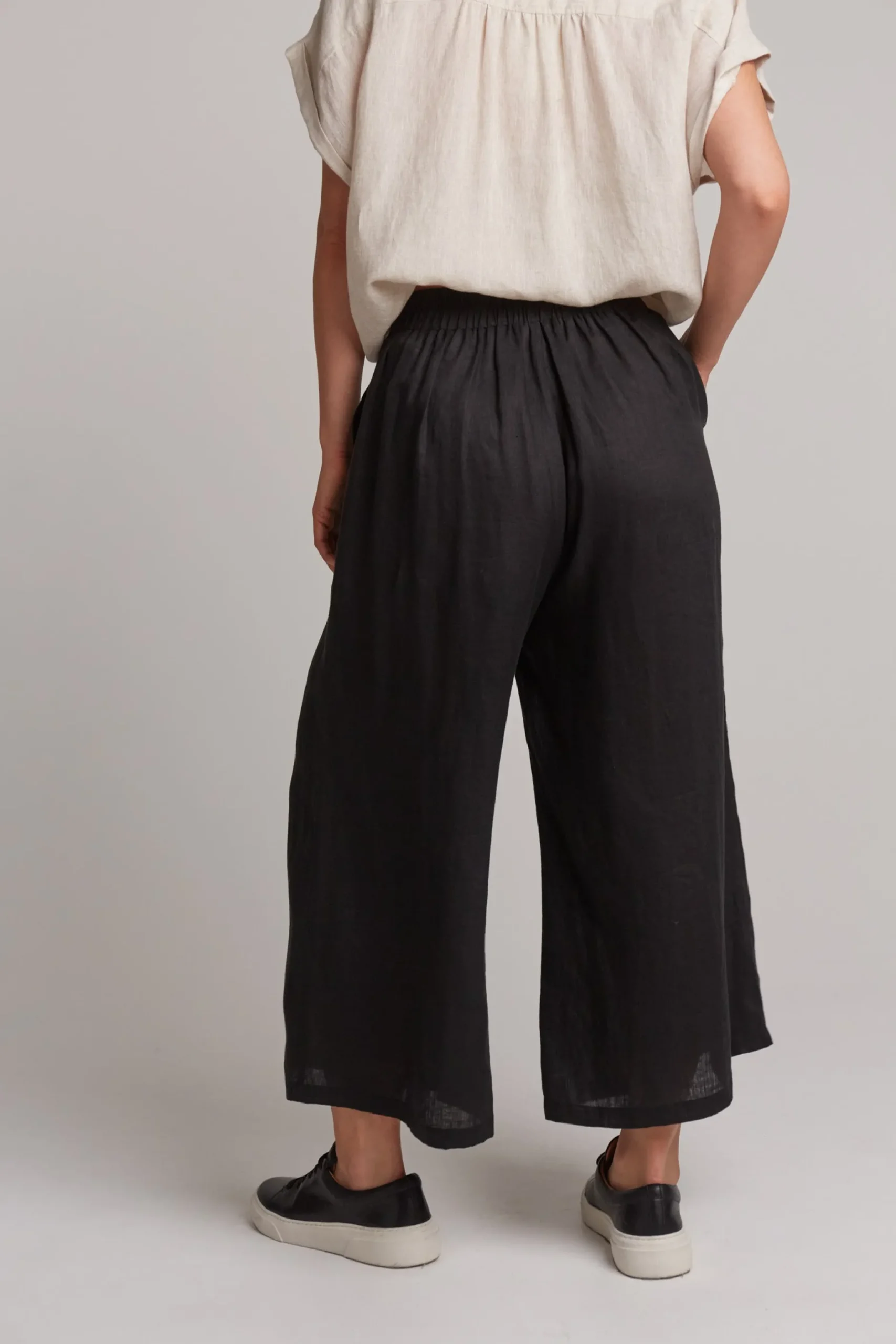 ebive_studio_crop_pant_eb_4.webp Pants-EB&IVE STUDIO CROP PANT EBONY