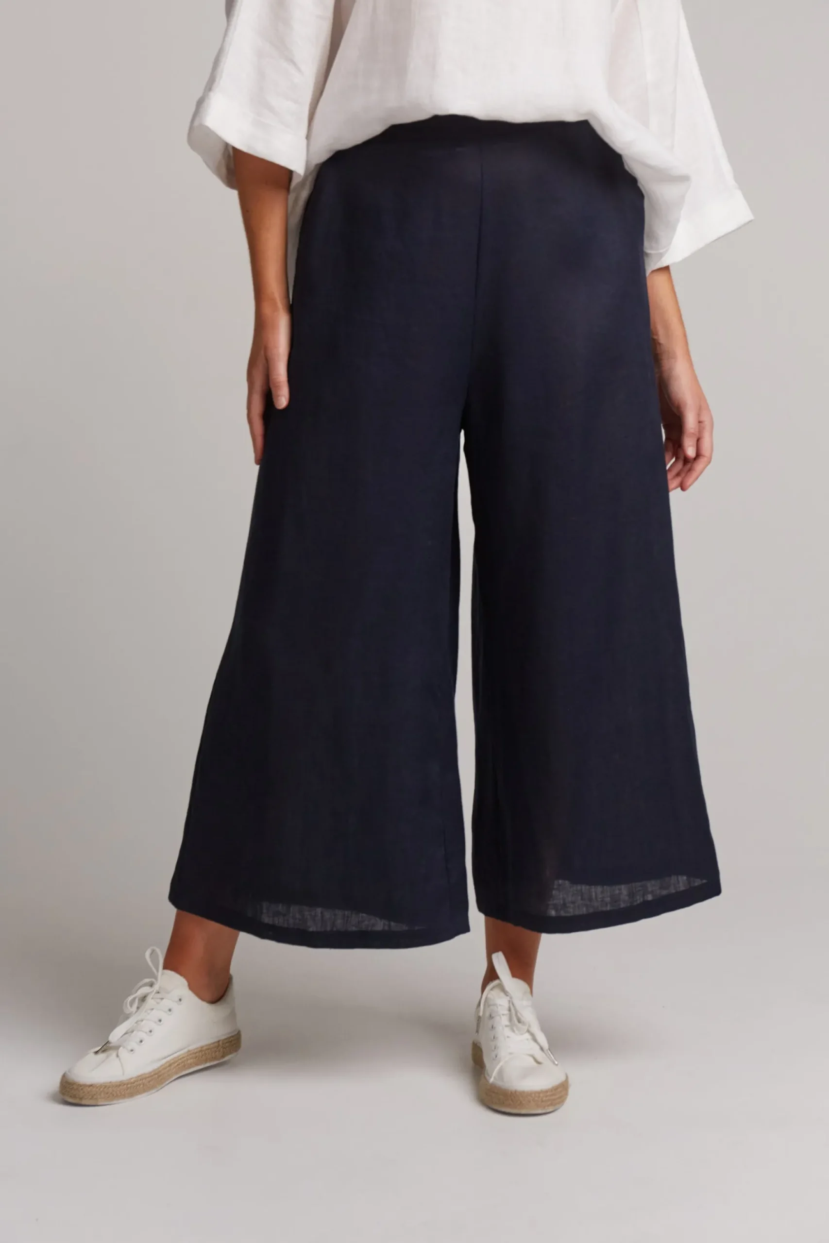 ebive_studio_crop_pant_na_1.webp Pants-EB&IVE STUDIO CROP PANT NAVY