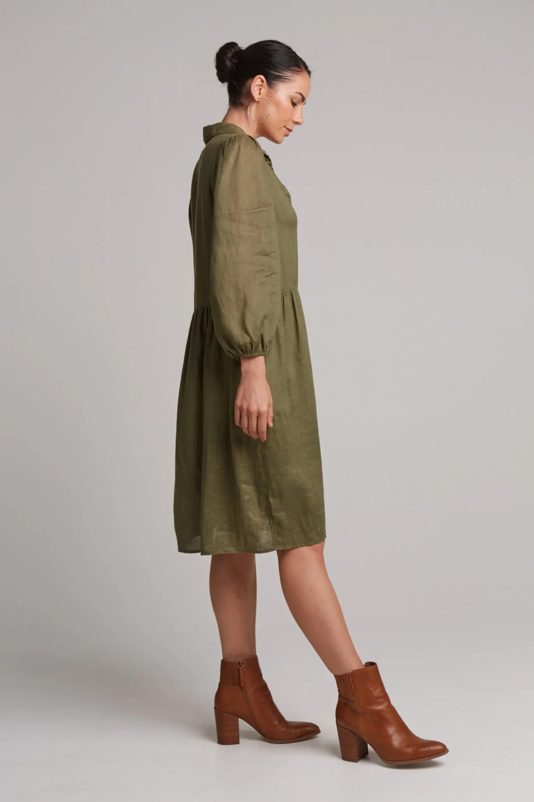 ebive_studio_midi_shirt_d_1-1.webp Dresses-EB&IVE STUDIO MIDI SHIRT DRESS KHAKI