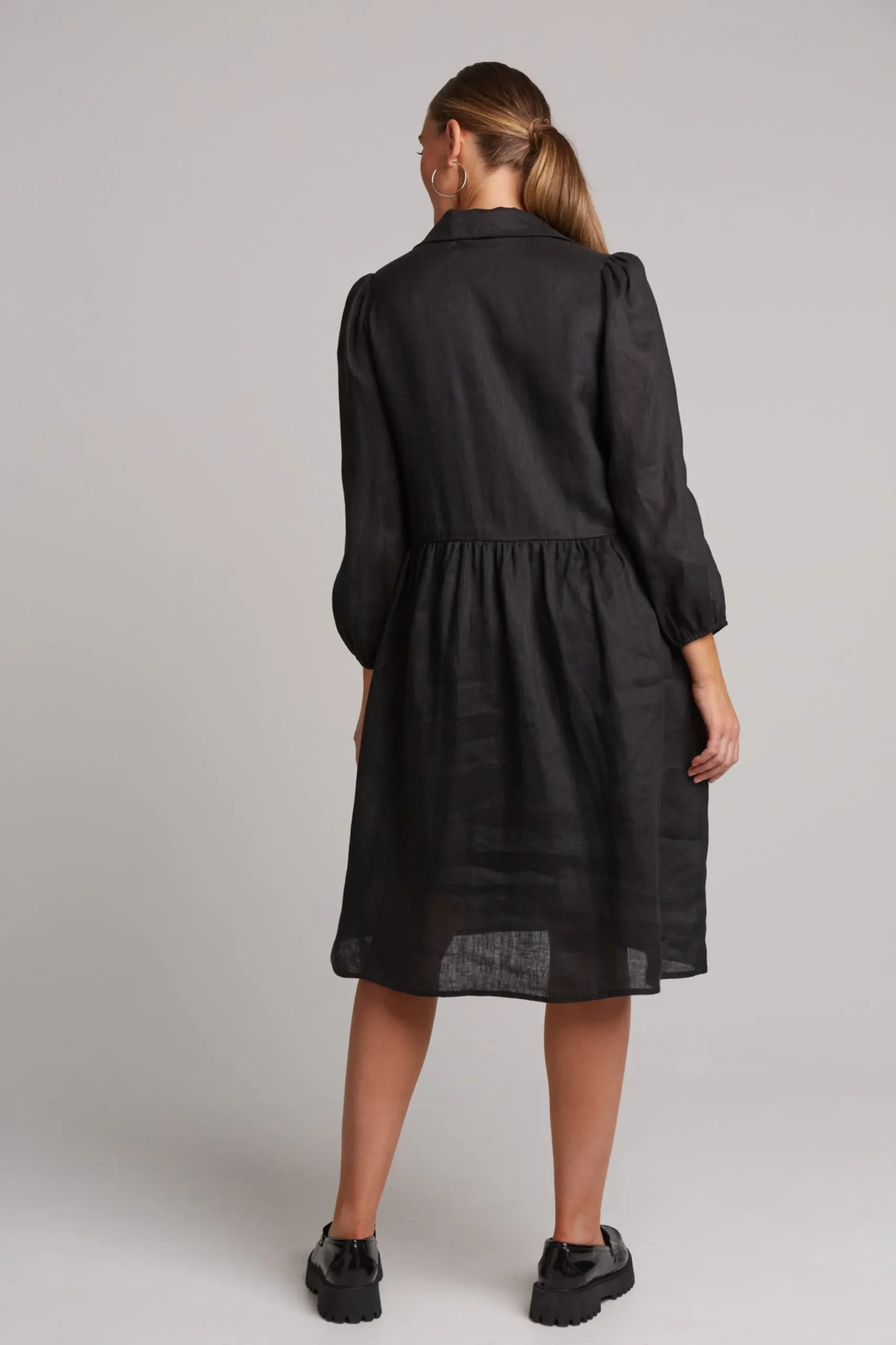 ebive_studio_midi_shirt_d_2-2.webp Dresses-EB&IVE STUDIO MIDI SHIRT DRESS EBONY