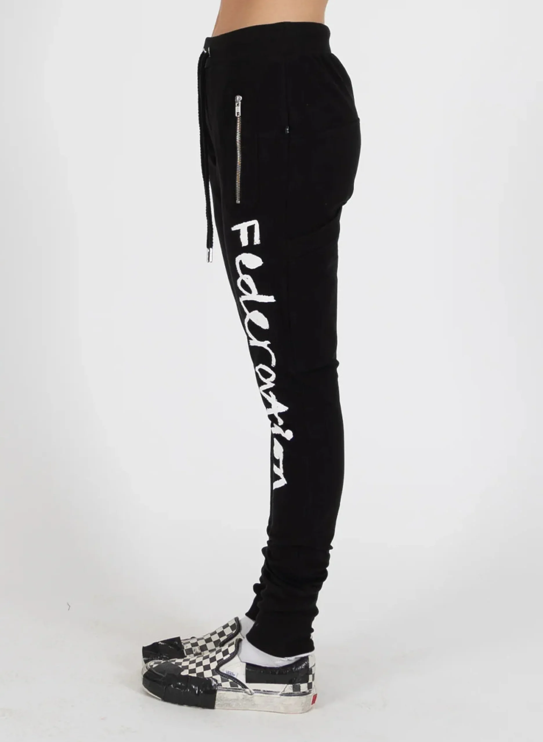 federation__escape_tracki_2.webp Pants-FEDERATION +. ESCAPE TRACKIE CRAYON BLACK