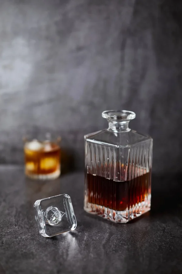 Gifts-GENTLEMEN'S HARDWARE GLASS WHISKY DECANTER