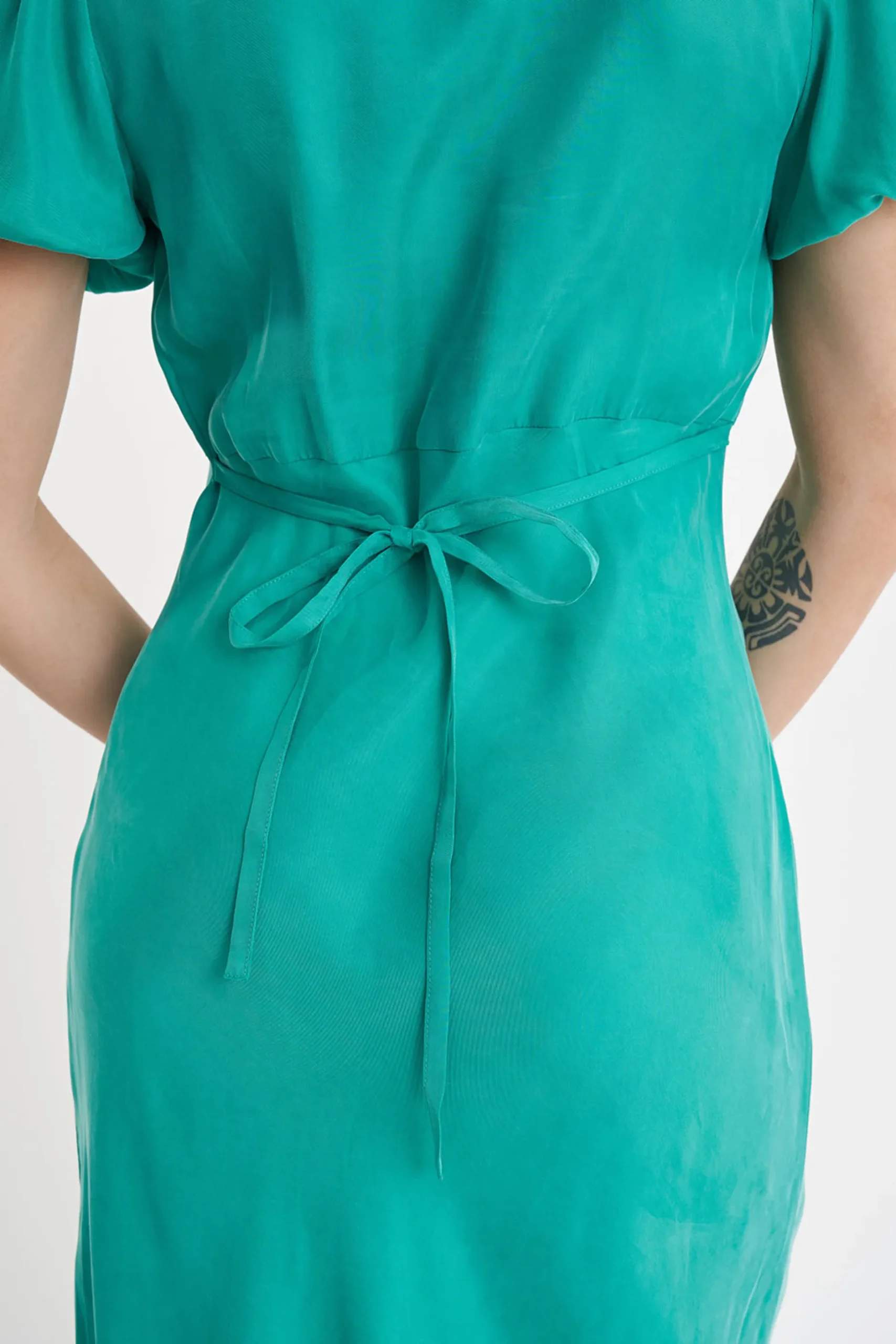 huffer_gabi_midi_dress_cl_2.webp Dresses-HUFFER GABI MIDI DRESS CLOVER