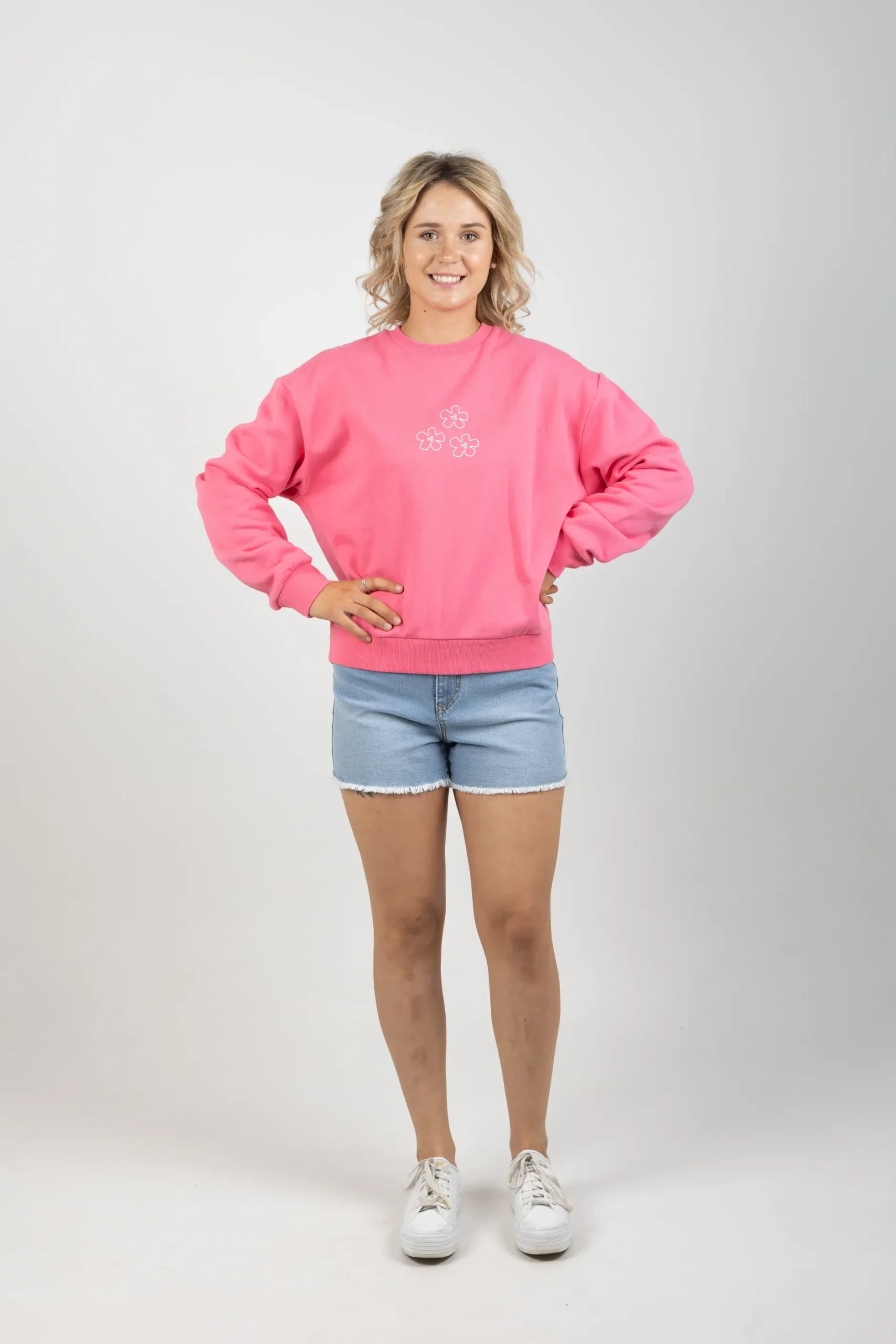 huffer_slouch_crew_flower_1.webp Sweaters & Knitwear-HUFFER SLOUCH CREW FLOWER BOMB CAMELLIA