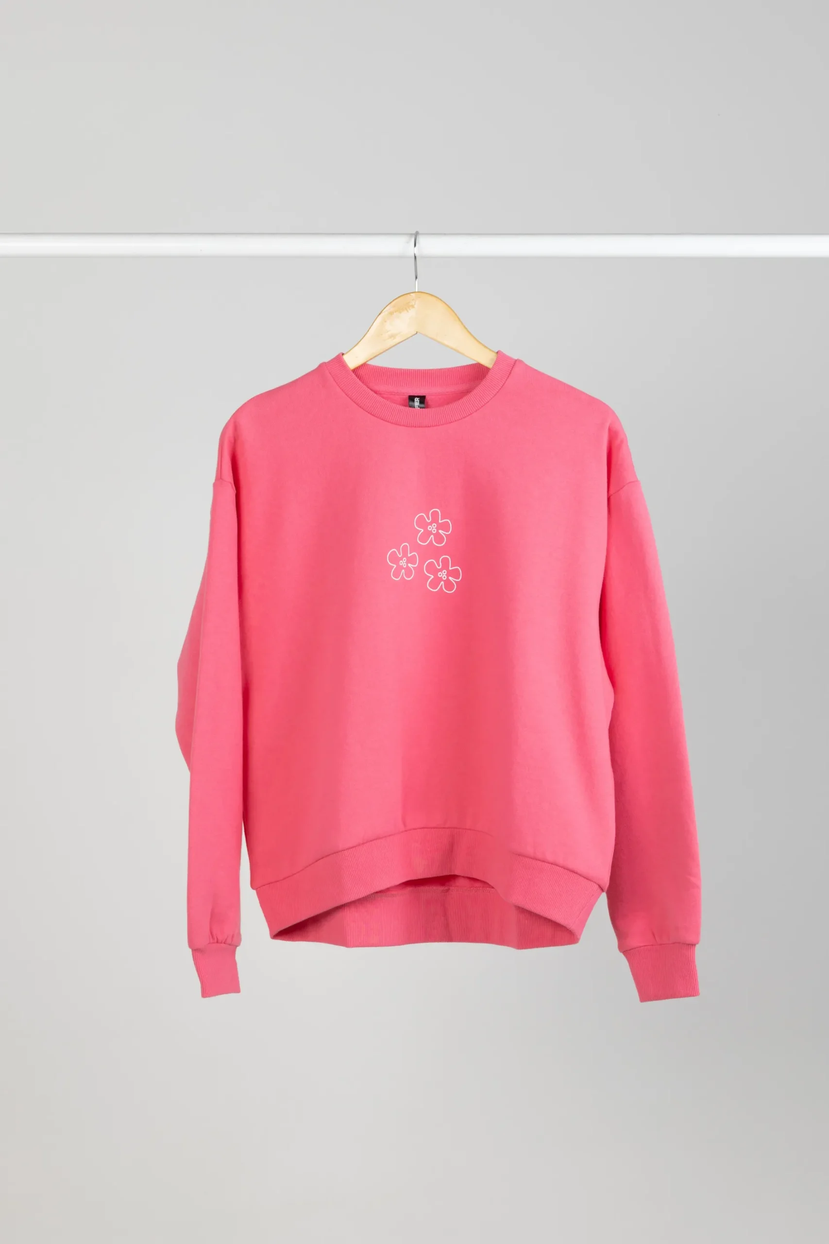 huffer_slouch_crew_flower_6.webp Sweaters & Knitwear-HUFFER SLOUCH CREW FLOWER BOMB CAMELLIA