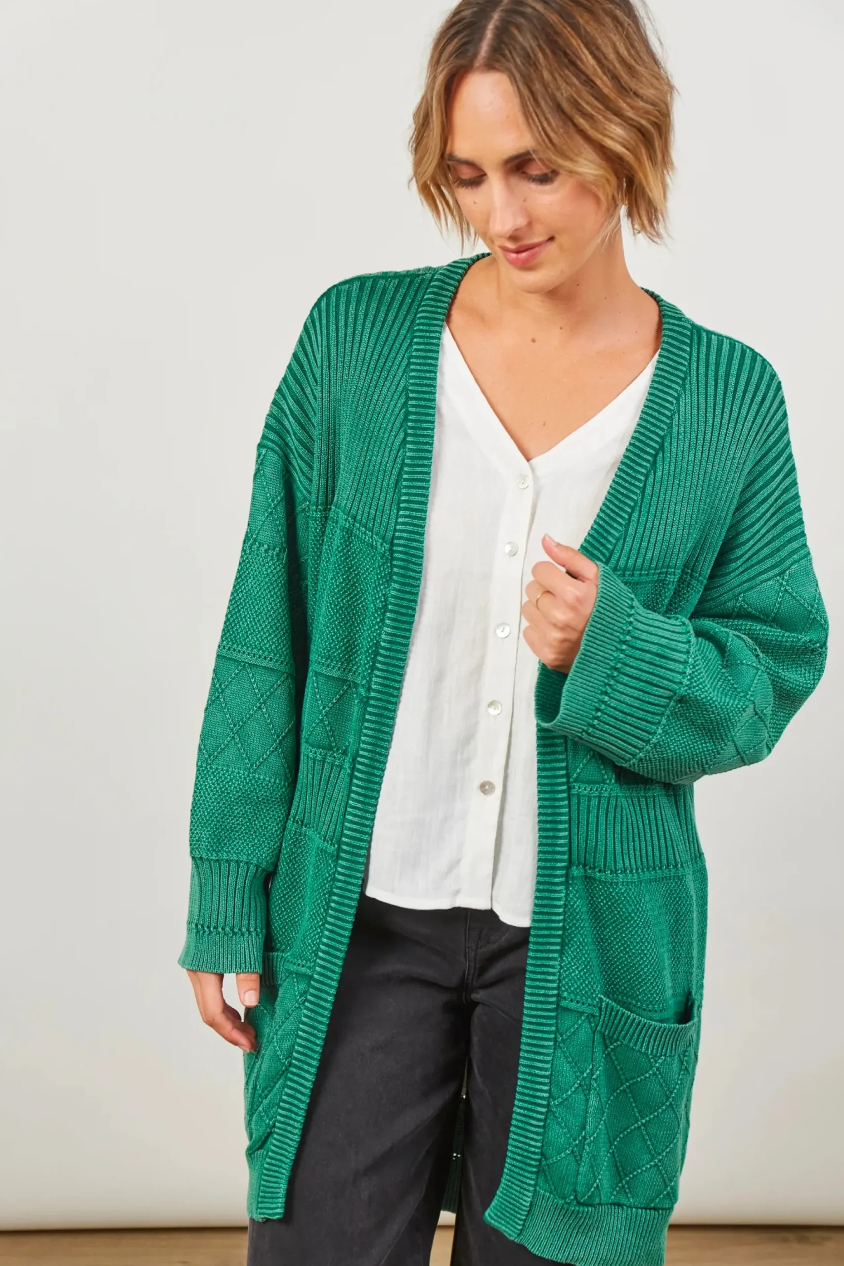 isle_of_mine_metro_cardig_2-1.webp Sweaters & Knitwear-ISLE OF MINE METRO CARDIGAN HUNTER