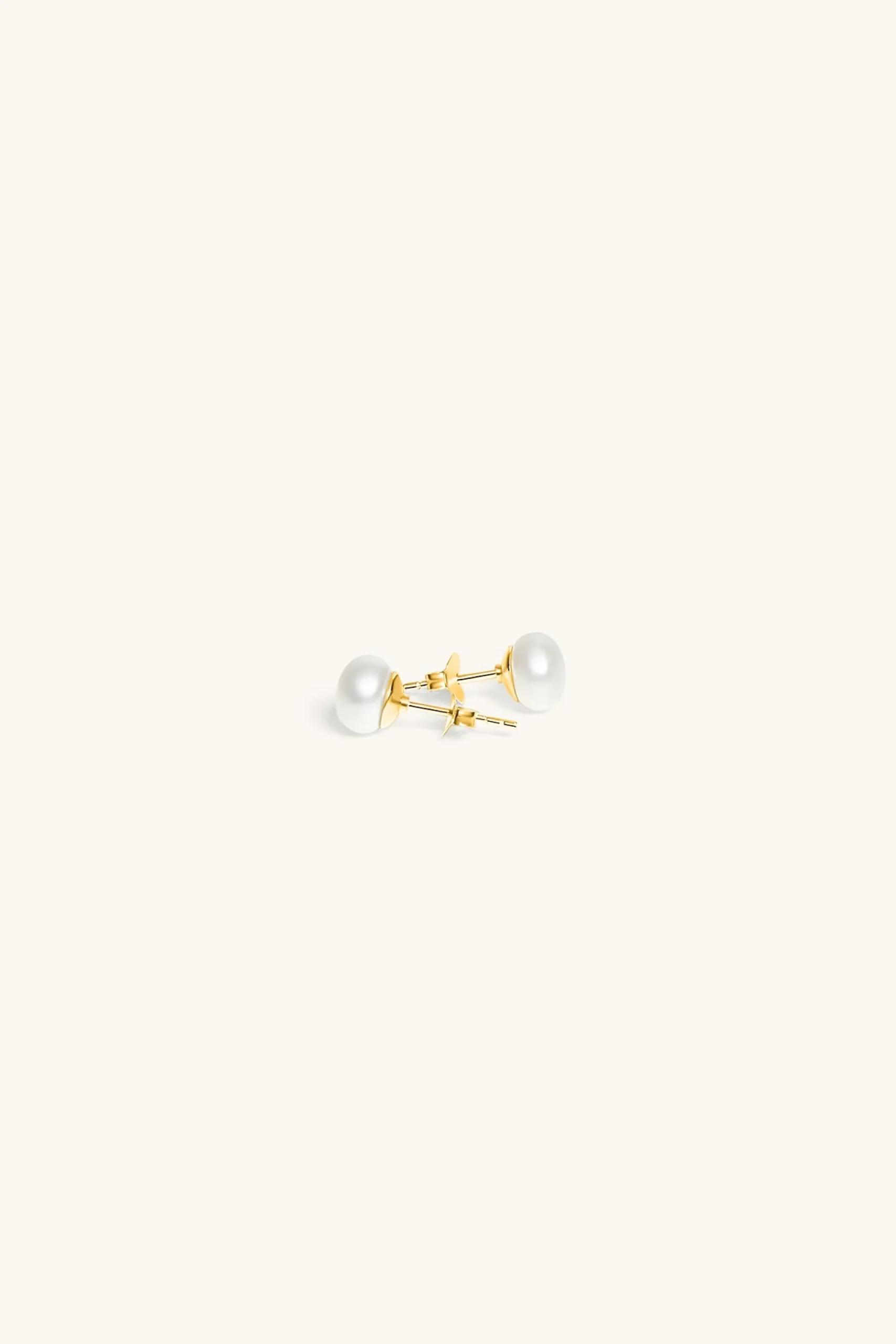 pearl_stud_earrings_kt_go_2.webp Freshwater Pearls | 18Kt Gold Plated-BLANK SPACE. PEARL STUD EARRINGS 18KT GOLD