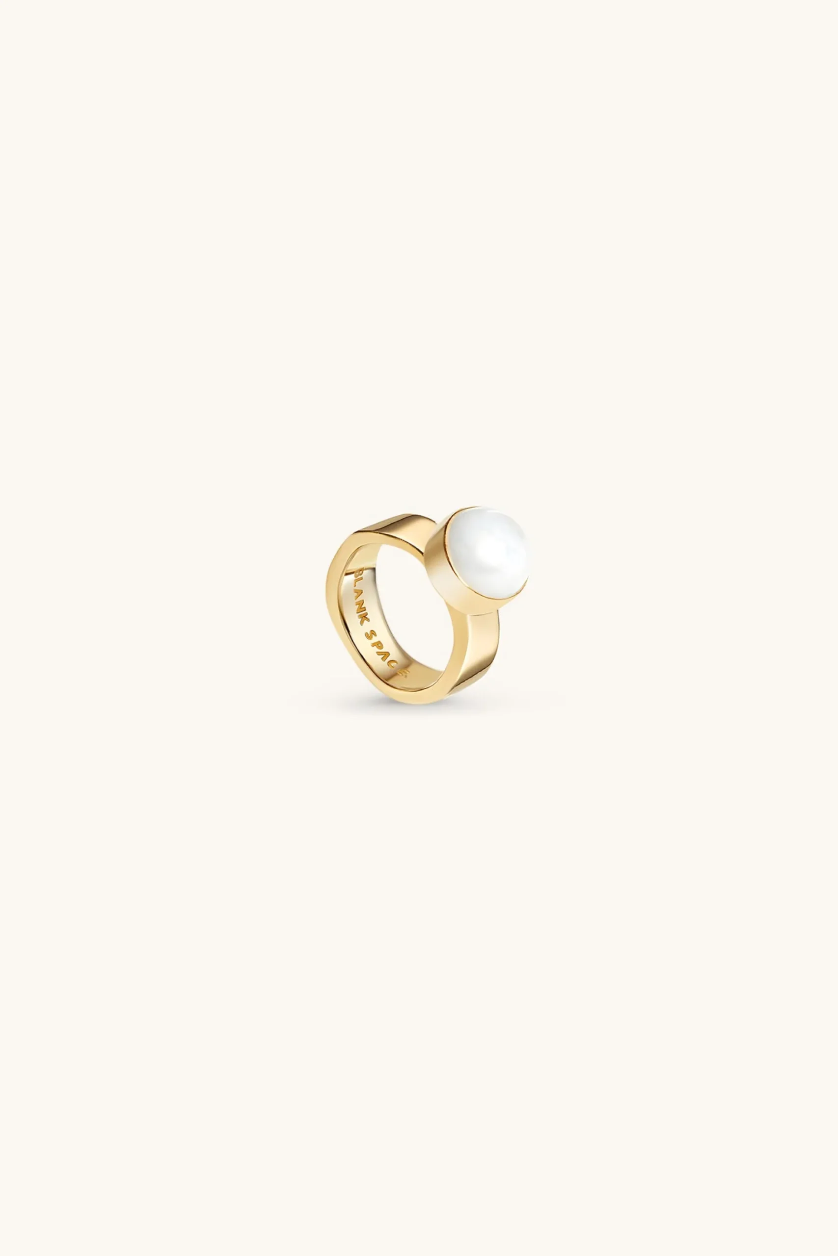 pretty_pearl_ring_kt_gold_1.webp Freshwater Pearls | 18Kt Gold Plated-BLANK SPACE. PRETTY PEARL RING 18KT GOLD
