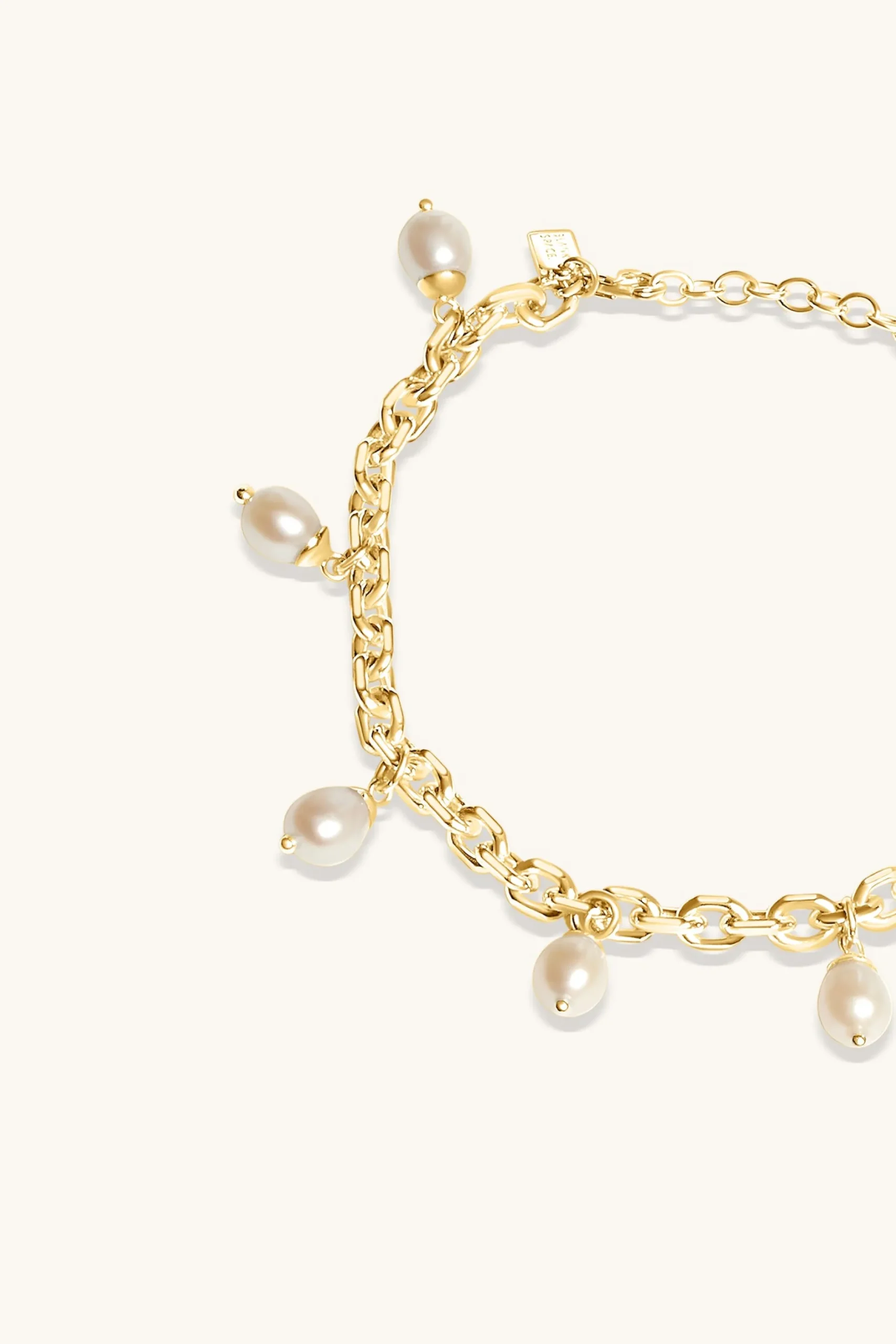 string_of_pearls_bracelet_1.webp 18Kt Gold Plated | Freshwater Pearls-BLANK SPACE. STRING OF PEARLS BRACELET 18KT GOLD