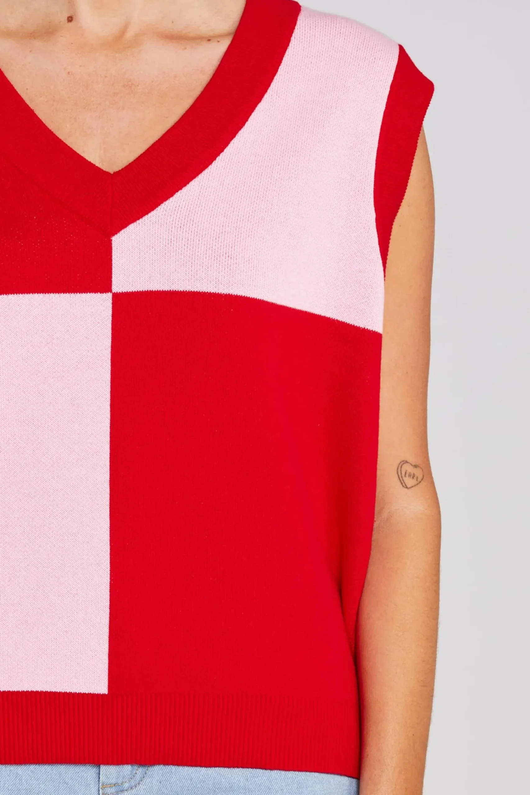 thing_thing_divide_check__6.webp Sweaters & Knitwear-THING THING DIVIDE CHECK VEST PINKY TOMATO