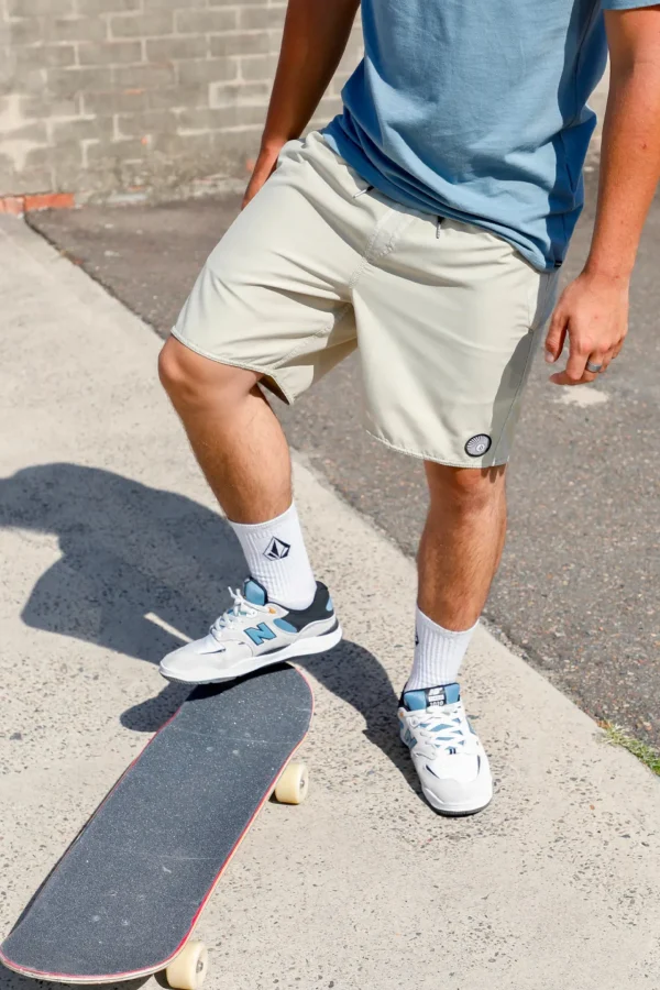 Shorts-VOLCOM CENTER TRUNK 17 OYSTER GREY
